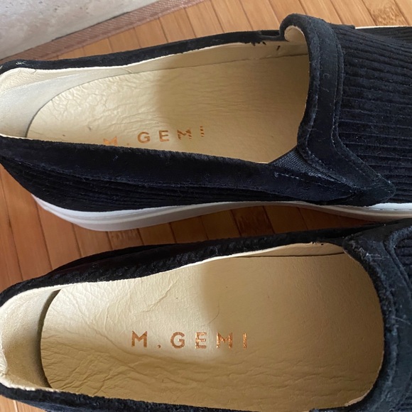 BEAUTIFUL NEW M.GEMI BLACK VELVET SLIP-ON SHOES (3) - Picture 5 of 16